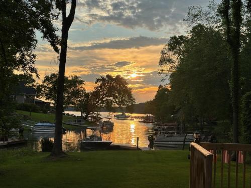 Newberry Shores House | Discover the Hidden Lake Gem: Pet-Friendly Retreat
