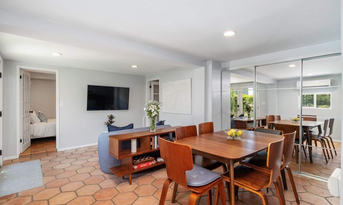 Los Feliz Apartment | Discover the Hidden Oasis at Griffith Park with Spa & More