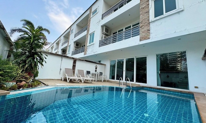 North Pattaya Villa | Relaxing Hidden Palm Pool Villas with Ocean Views & Pools