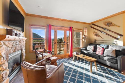 Mountain House Apartment | Top-Rated Hidden River Lodge with Hot Tub & Family Amenities