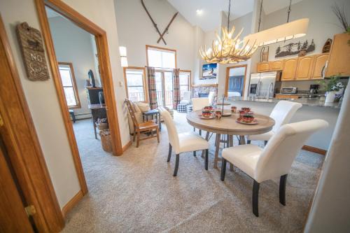 Mountain House House | Discover Hidden River Lodge with Hot Tub & Child-Friendly Fun