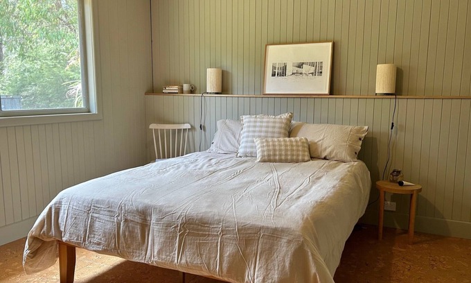 East Warburton House | Hidden River, relaxed house down along the river.