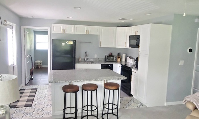 Sanford Cabin | Cozy Sanford Cabin with Breakfast and Family-Friendly Access