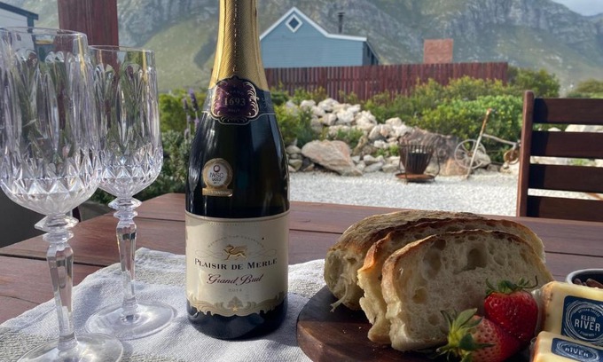 Betty's Bay Apartment | Serene Ocean View: Hidden Stream Cottage - 4-Star Comfort