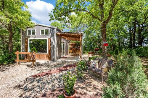 Weatherford House | Hidden Treasure Harvest House Forest Getaway 30 Min. West of Fort Worth