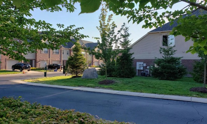 Shelby Township Apartment | Hidden Tri-Level Gem: Perfect for Family Getaways