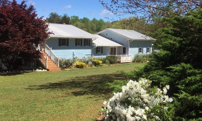 Hiawassee Bed & Breakfast | Experience Hidden Valley B&B: Rated 10/10 with Breakfast