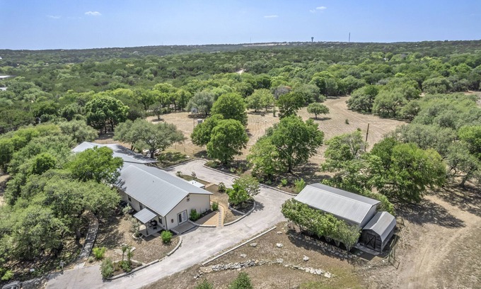 Austin Villa | Discover Hidden Valley: A Dreamy Rustic Wedding Venue