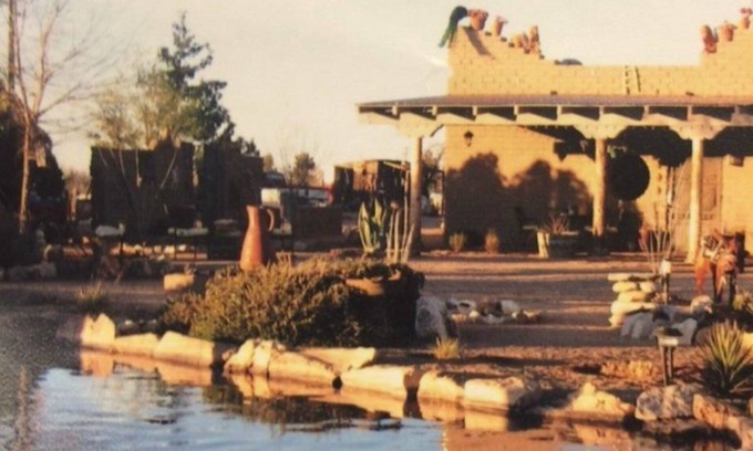Dragoon House | Discover Hidden Oasis B&B: Relaxing Retreat with Pool & Spa