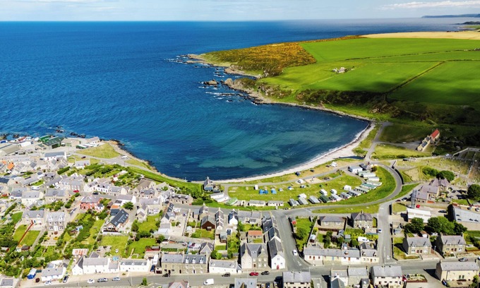 Portsoy Cottage | Hideaway Cottage With Hot Tub. Pet Friendly!