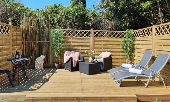 Epargnes Cottage | Cozy Hideaway Gite for 2 with Private Garden & Sundeck