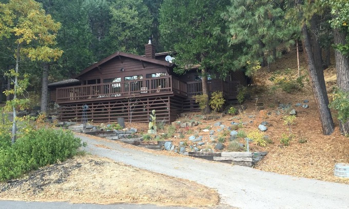 Mount Shasta House | Guest Rated 9.8: Family-Friendly Hideaway House on Wyehka Way