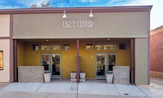 Moab Apartment | Serene Retreat in Downtown Moab with Pool & Spa Amenities