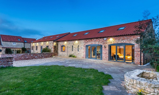 Grange de Lings Cottage | Escape to HIDEAWAY: Pet-Friendly Cottage with Spa & Hot Tub