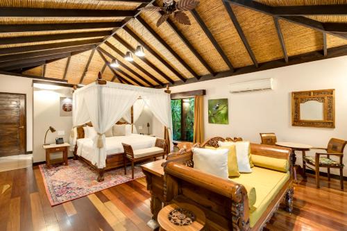 Katira Hotel | Relax at Hideaway Rio Celeste Hotel - Rated 9/10 by Guests