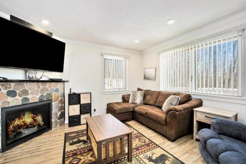 Harbor Springs Apartment | Inviting Hideaway Valley Condo 36 with Pool & Family Fun