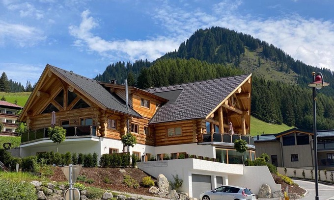 Berwang Ski Chalet | Top-Rated Hideaway Zugspitz in Berwang with Ocean Views