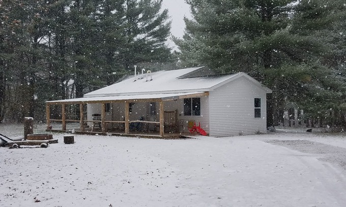 Oscoda House | Enchanting Hideout in the Woods with Pool and Breakfast