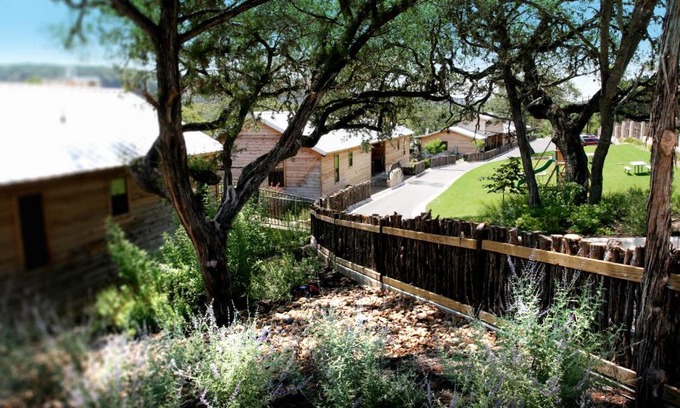 Canyon Lake Hotel | Kid-Friendly Hideout on the Horseshoe – Rated 9/10 by Guests
