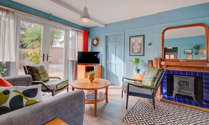 Felixstowe Apartment | Cozy Hideout: Two Bedroom Apartment, Perfect for Families