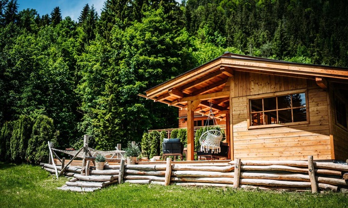 Waidring Ski Chalet | Relax at Hideway Chalet Gamsglück with Pool and Sauna