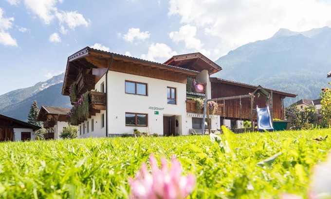 Neustift Im Stubaital House | Top-Rated Hieserhof: Family-Friendly with Kitchen Access