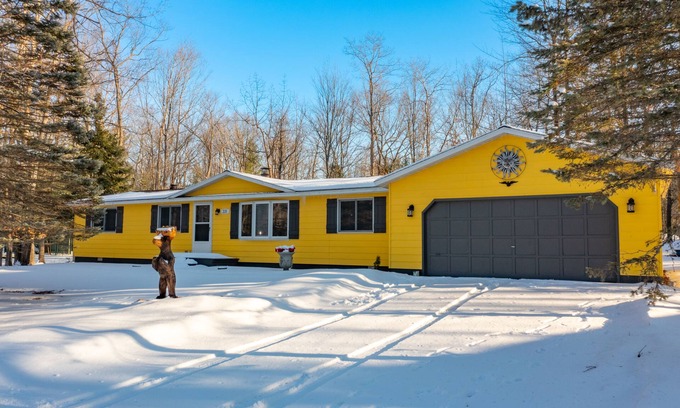 Higgins Lake House | Higgins Lake: Ideal Retreat for Fun-Filled Activities
