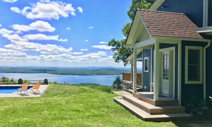 Glenford House | Experience Serenity High Above It All in Woodstock