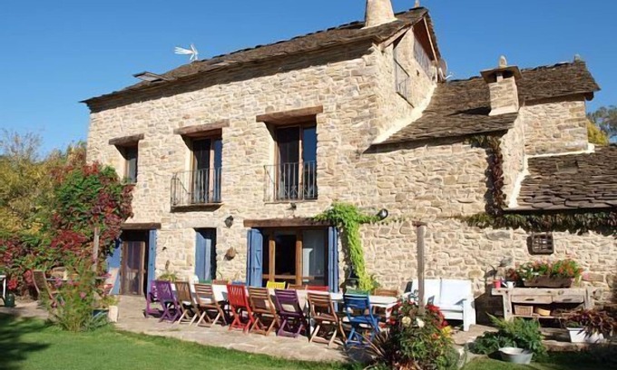 Ulle Cottage | Discover High Apartment at Casapirineos - Pet Friendly Retreat