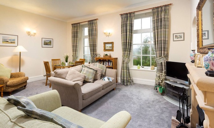 Waterhead Cottage | Romantic High Borrans Retreat with Breakfast in Ambleside
