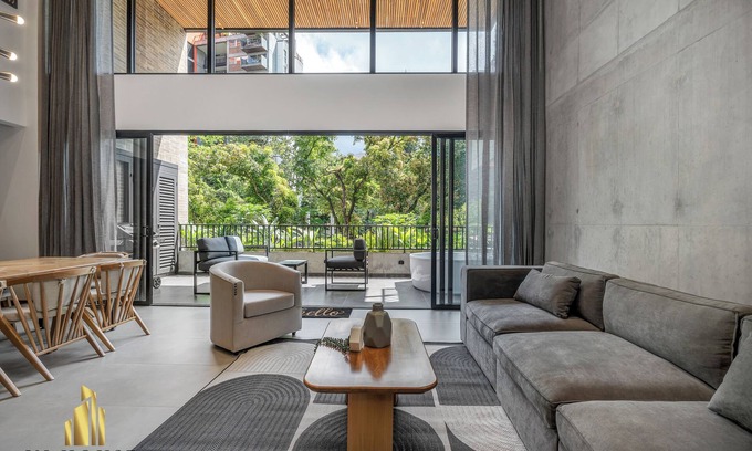 Patio Bonito Apartment | Modern Apartment with High Ceilings & BBQ at Morph 201