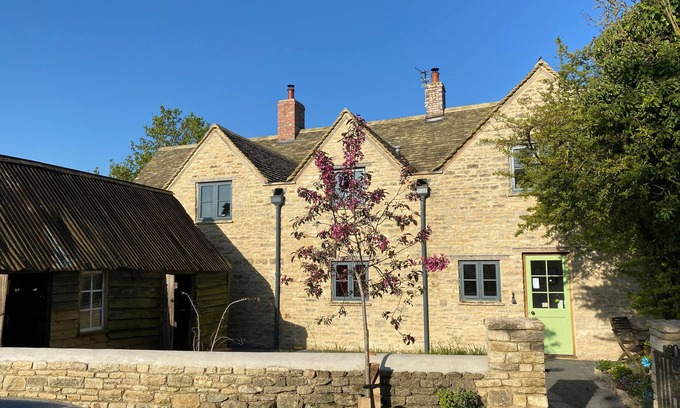 Witney House | Pet-Friendly High Cogges Farm Cottages in Witney