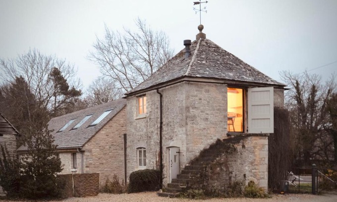 South Leigh House | Cozy High Cogges Farm Holiday Cottages - The Granary Retreat