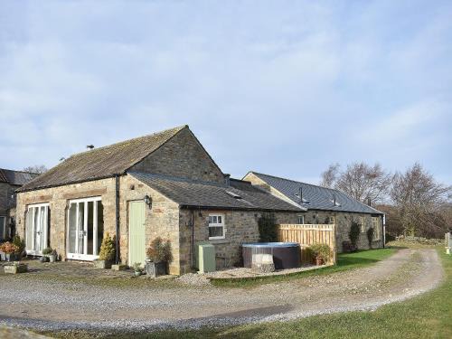 Richmond House | Relaxing High Dalton Hall Cottage with Hot Tub for Families