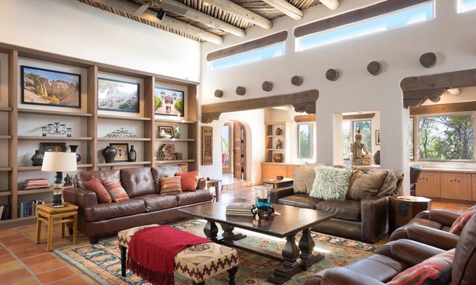 Vista Encantada House | High Desert Hacienda: Perfect for Family Getaways Near Plaza