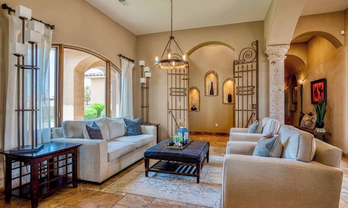 Rio Rancho House | Tranquil High Desert Mountain View Retreat with Spa & Kitchen