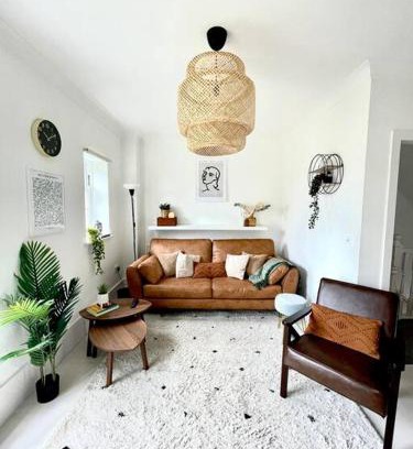 Chelmsford Apartment | Stylish 2-Bed Retreat in Beaulieu Park with Breakfast