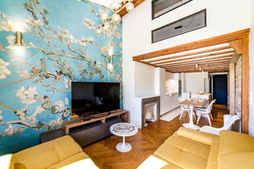 Old Lyon Apartment | Stylish Apartment with Quayside Views & Family-Friendly Amenities