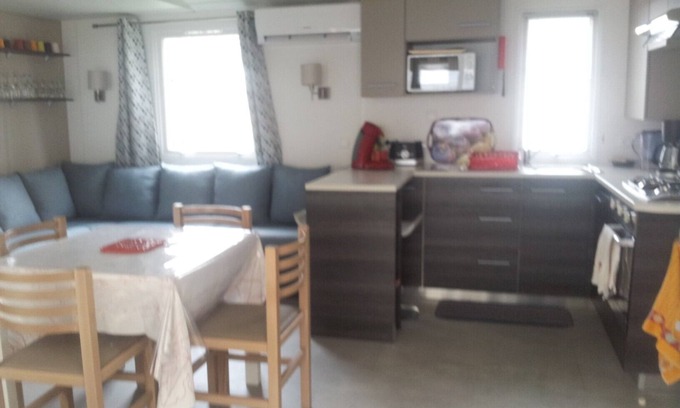 Gastes House | Comfortable Mobile Home for 4-5 Guests with Pool Access
