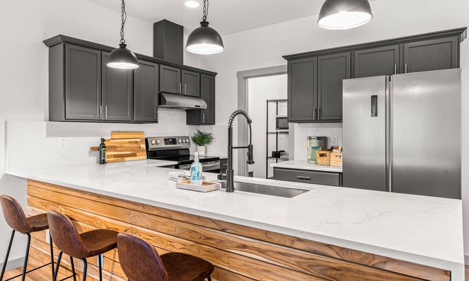 Pleasant Valley House | Elegant Townhome Near PDX with Family-Friendly Amenities