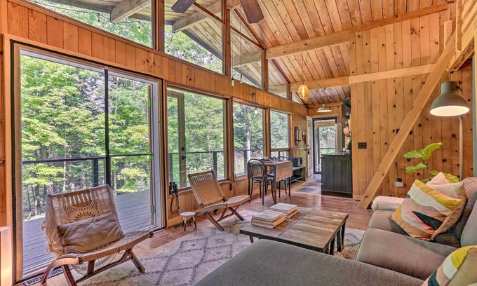 High Falls Cabin | Experience High Falls Restorative Cabin with Spa & Breakfast