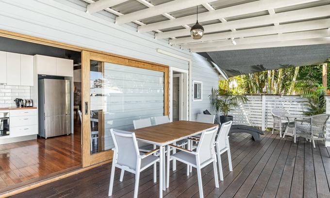 Yamba House | Pet-Friendly Retreat | Prime Location with Ocean View