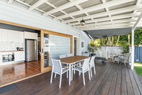 Yamba House | Prime Location: Pet-Friendly Retreat in Town Center