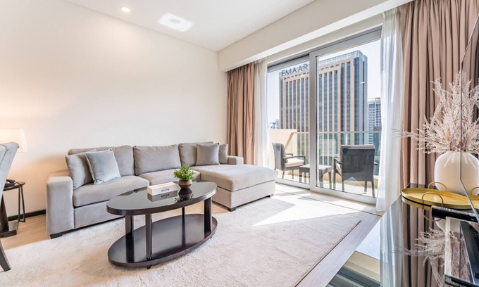 Dubai Marina Apartment | High-Floor 1BR with Panoramic Dubai Water Canal Views, Access to Marina Mall