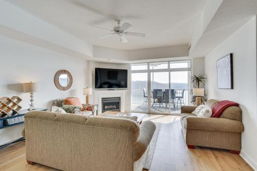 Osage Beach Apartment | Scenic Osage Beach Condo with Pool and Hot Tub Amenities