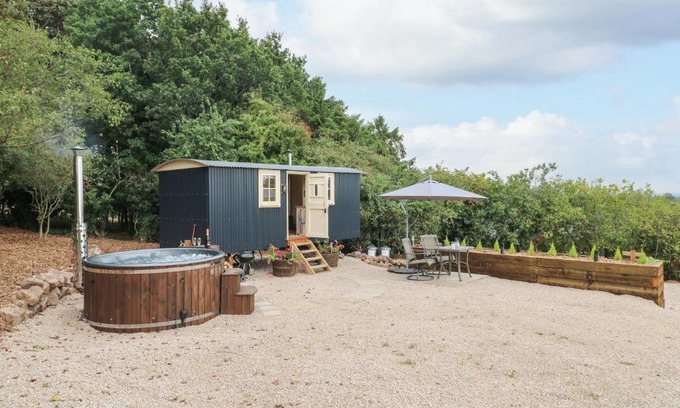 Ashbourne House | Exceptional Stay at High Grounds Shepherd's Hut - 9.9/10