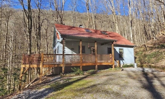 Waynesville Cabin | High Hope - Cozy Cabin with Deck, Wi-Fi & Pet Friendly