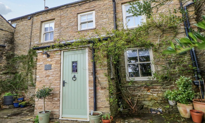 Hawes Cottage | Pet-Friendly High House: Character Cottage in Hawes
