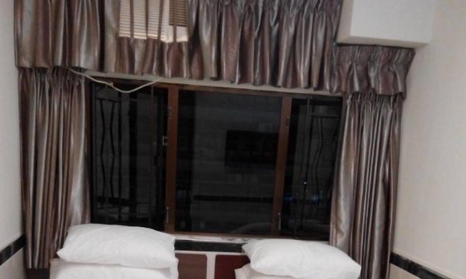 Mong Kok Apartment | High Level 4 people Room Near MTR