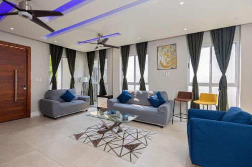 Santa Ana House | Family-Friendly Guanaco House with Hot Tub Amenities